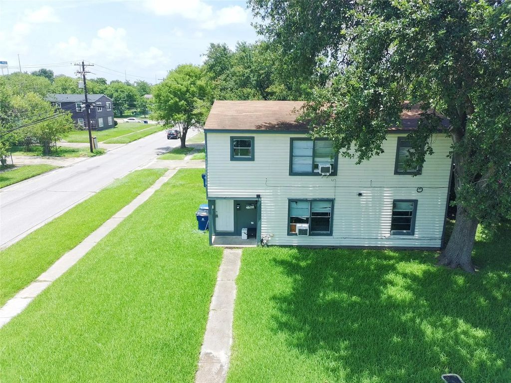1138 4th Avenue N, Texas City