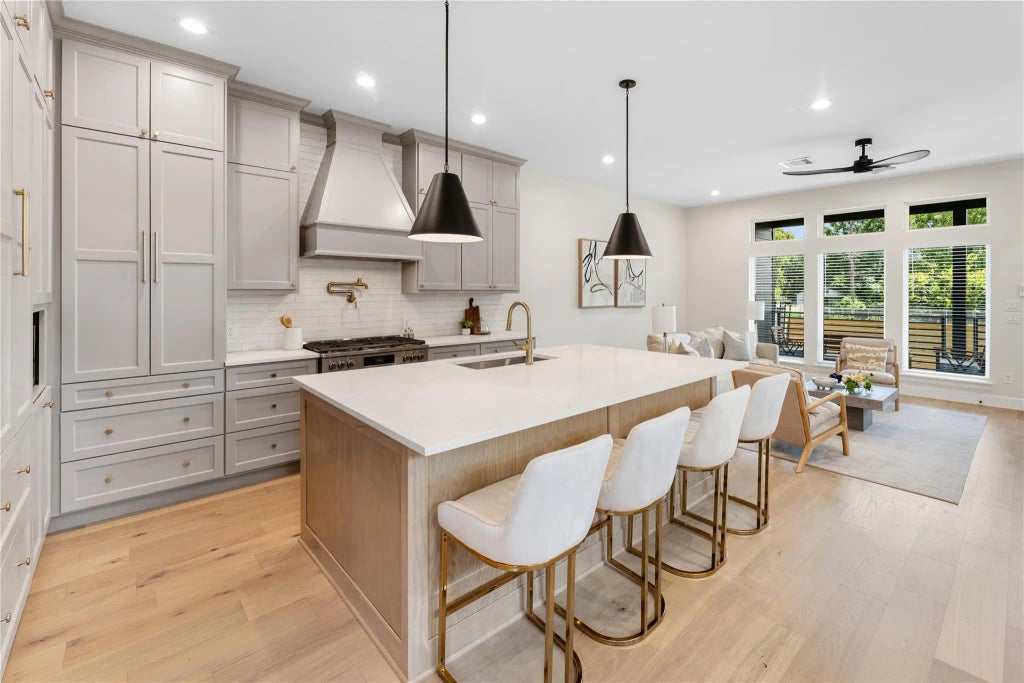 1318 E 32nd 1/2 Street, Houston