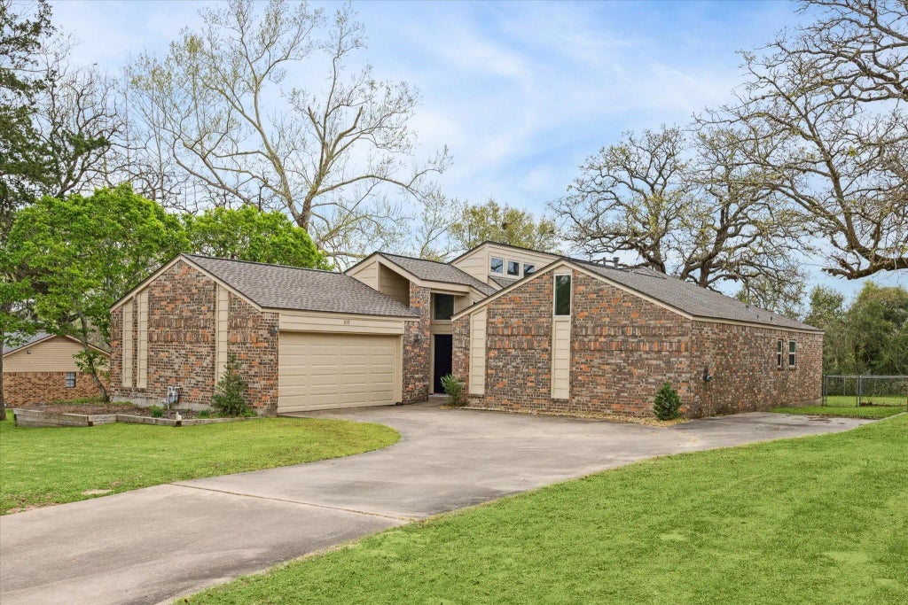219 Briarwood Drive, Bellville