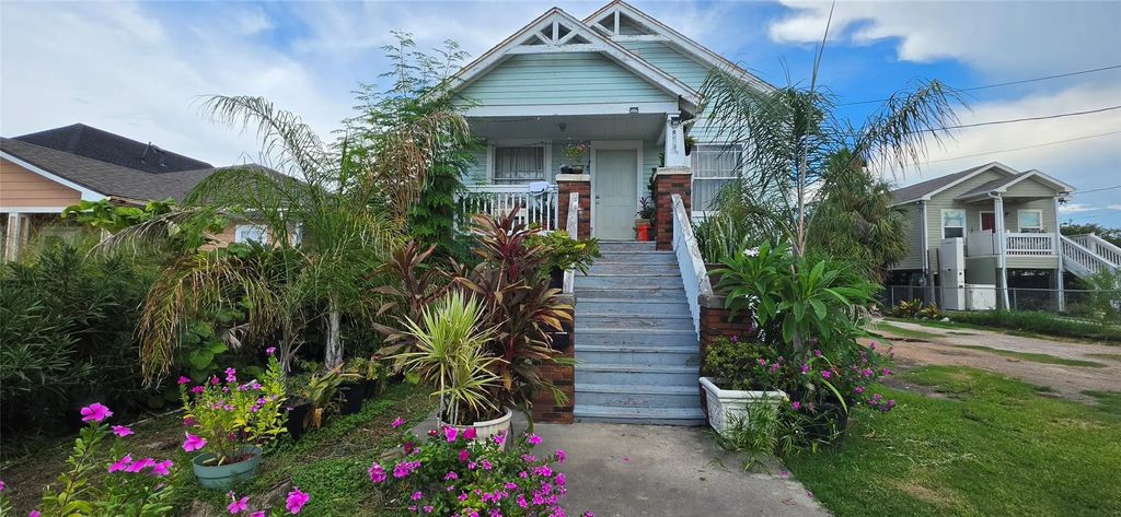 6020 Avenue Q 1/2, Galveston