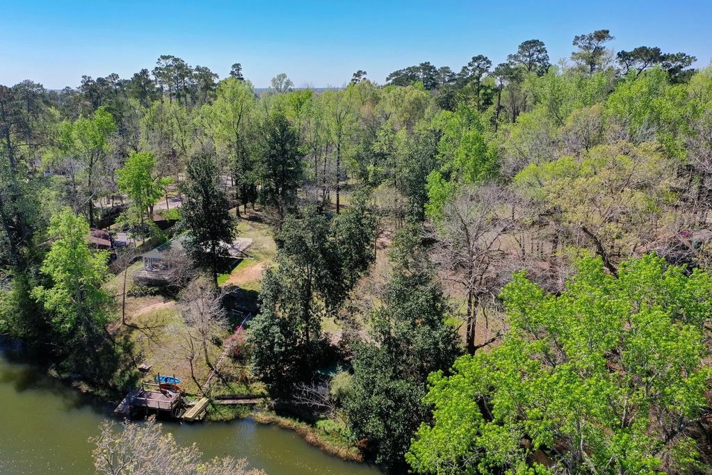 412 Driftwood Drive, Goodrich