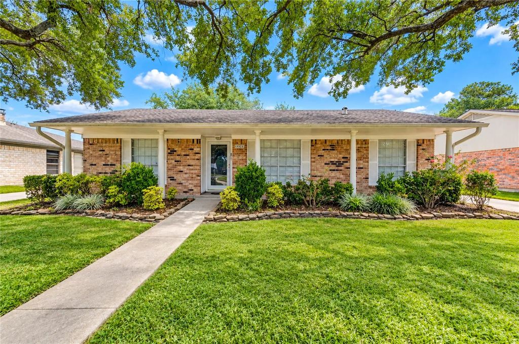 11323 Sagetrail Drive, Houston