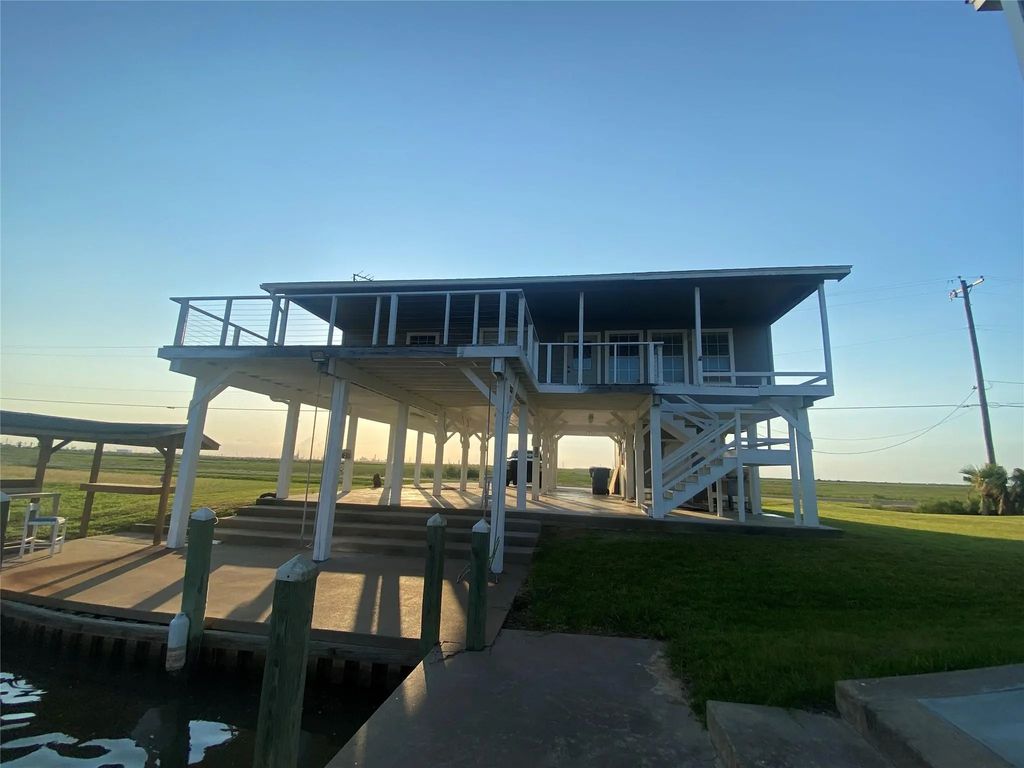 125 Marlin Lane, Freeport