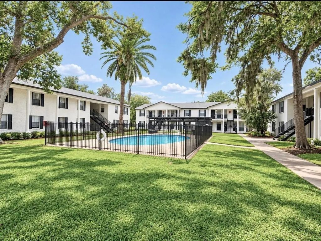 500 Willow Drive C7, Lake Jackson