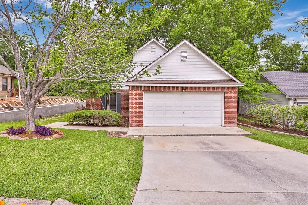 108 Harbour Town Circle, Conroe