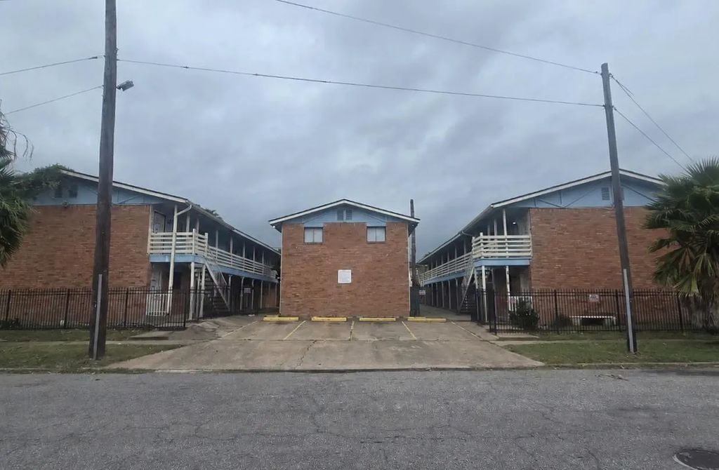 911 Avenue K 9, Galveston