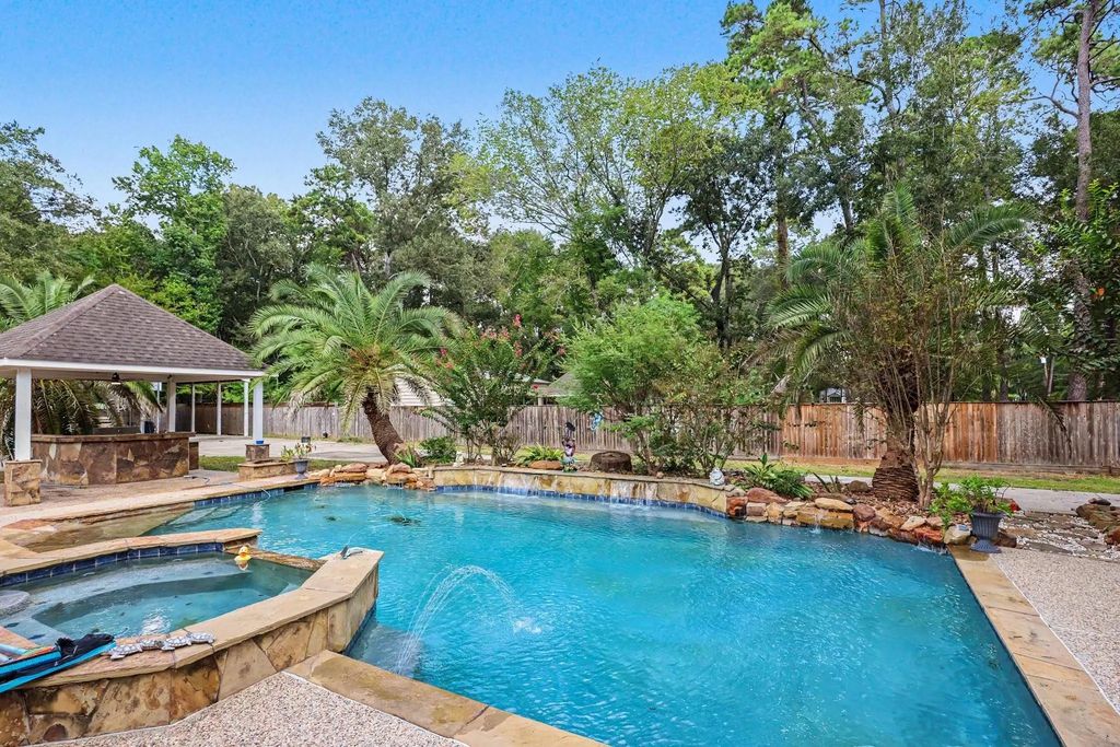 911 Winchester Bend, Huffman
