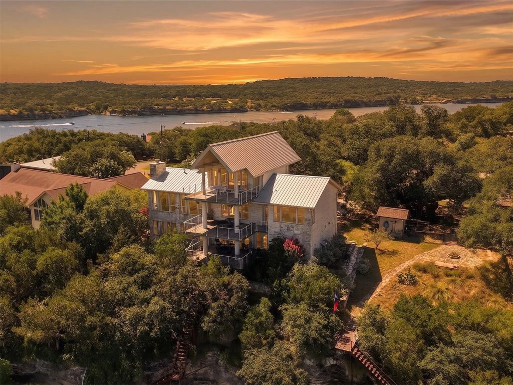 4846 Travis Oaks Drive, Marble Falls