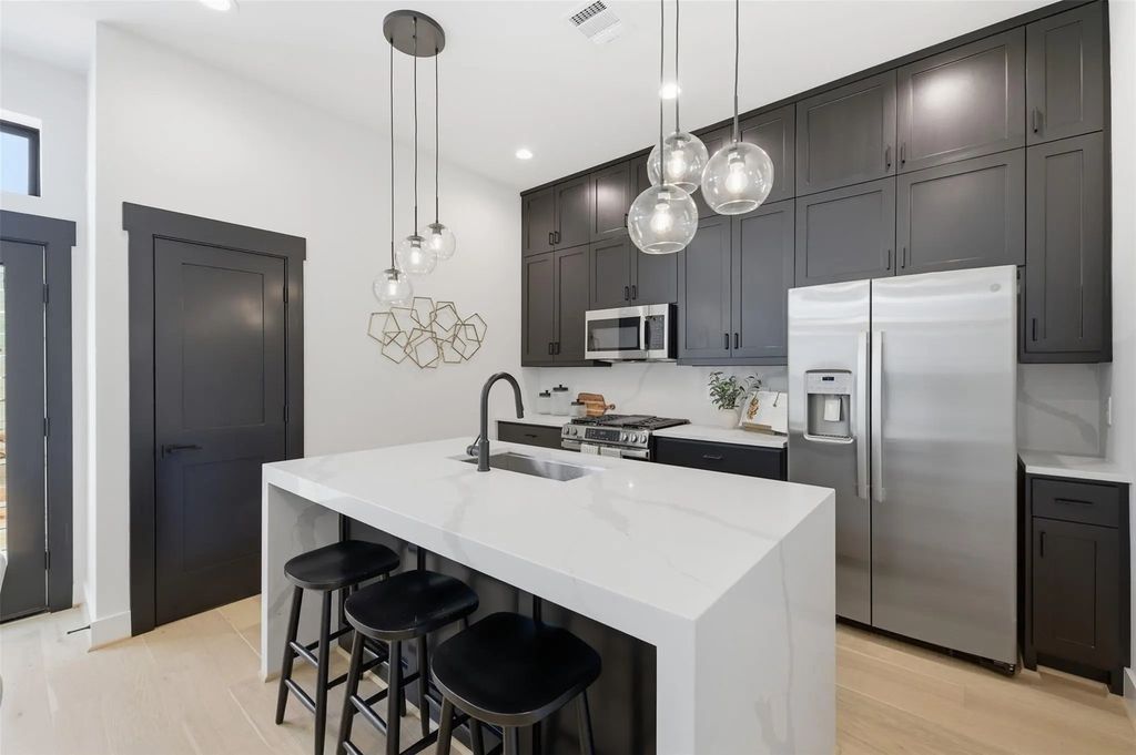 4605 Harrisburg Boulevard E, Houston