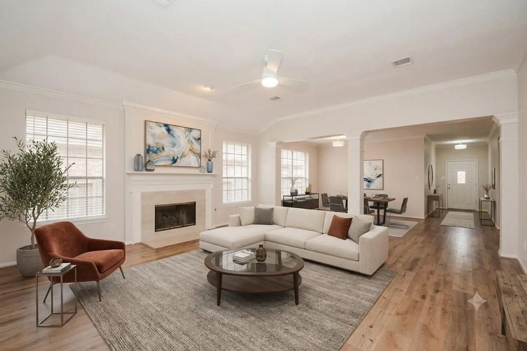 10 Heathstone Place, The Woodlands