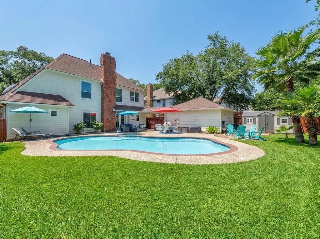 714 Crestwood Drive, El Lago