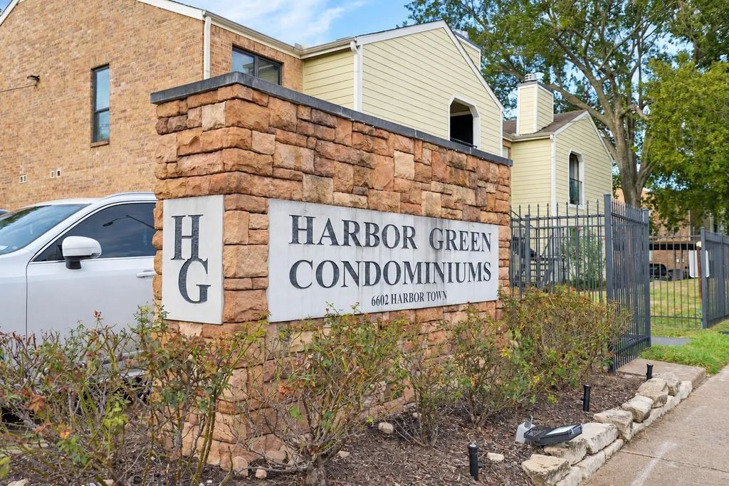 6602 Harbor Town Drive 304, Houston