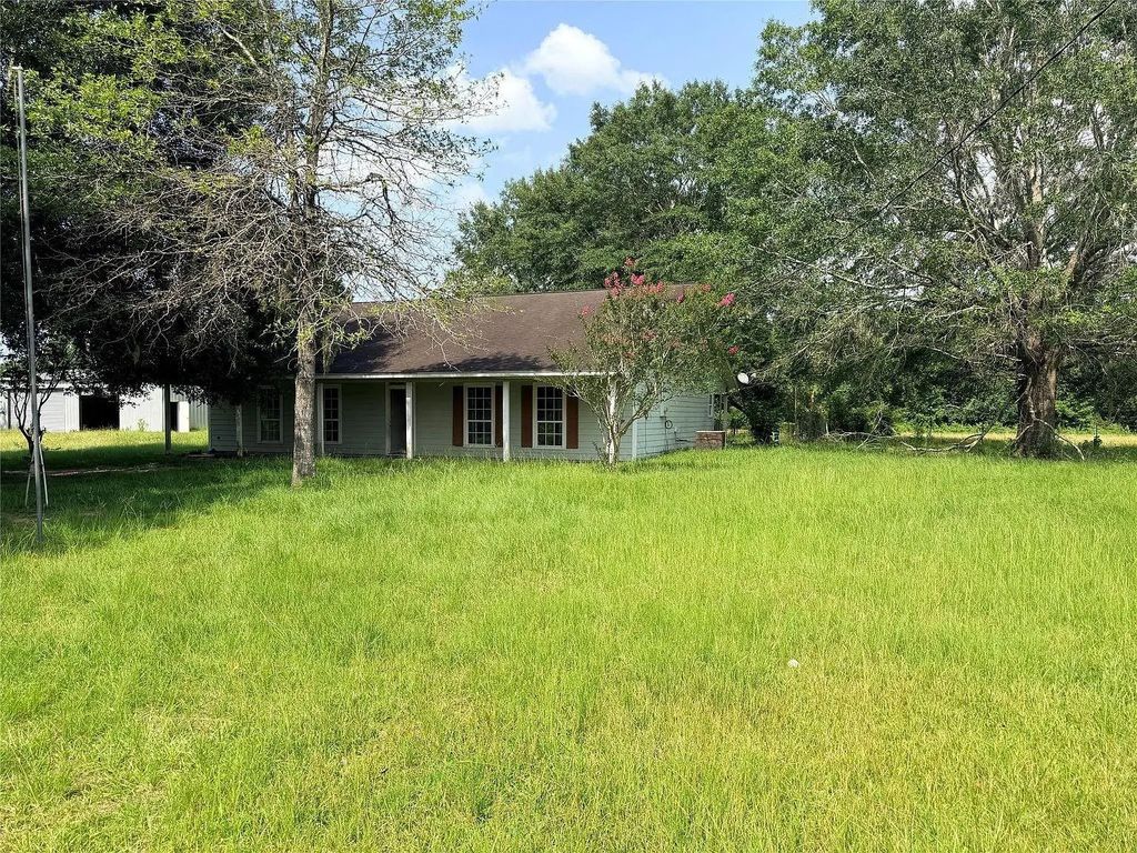 1210 County Road 2099, Liberty
