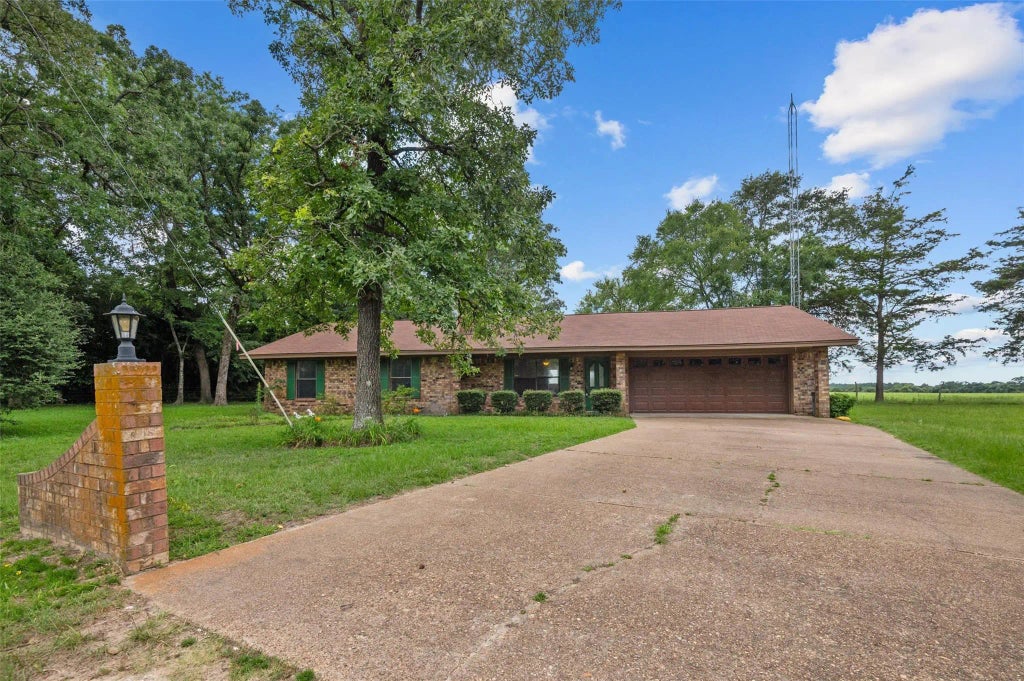 239 County Road 2335, Grapeland