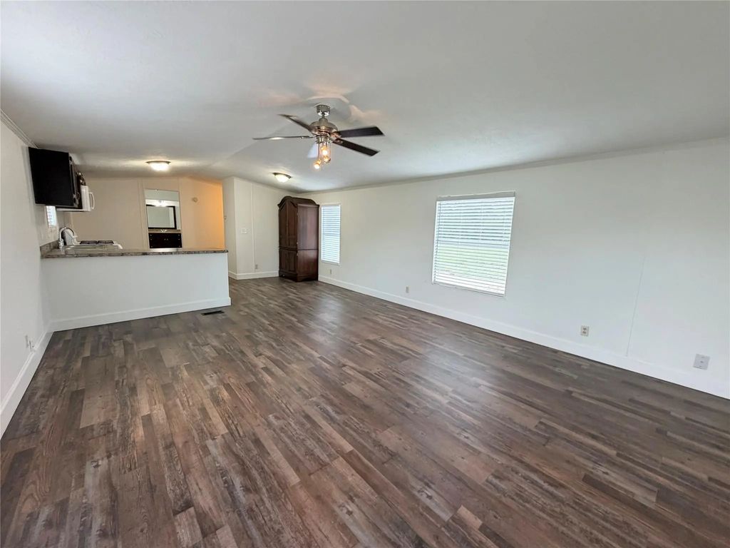 5323 N Redell Road, Baytown