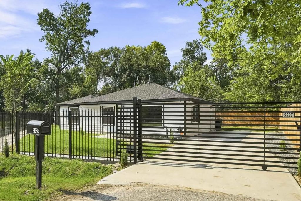 5927 Easter Street, Houston