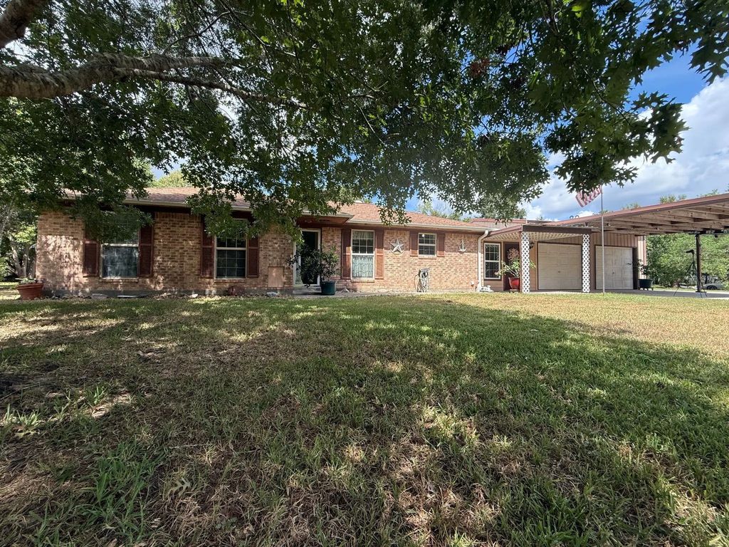 409 Lee Avenue, Anahuac