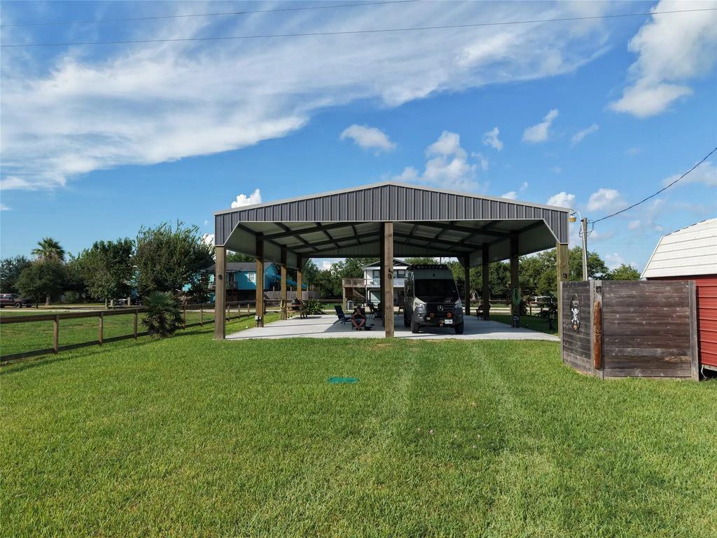 1056 Melody Lane, Crystal Beach