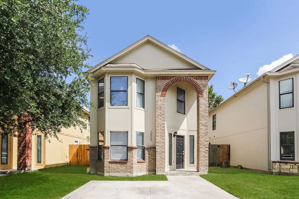 2935 La Estancia Lane, Houston