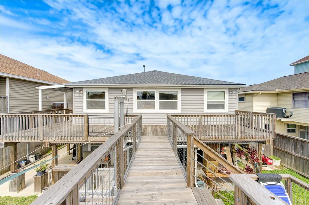 138 Tarpon Street, Bayou Vista