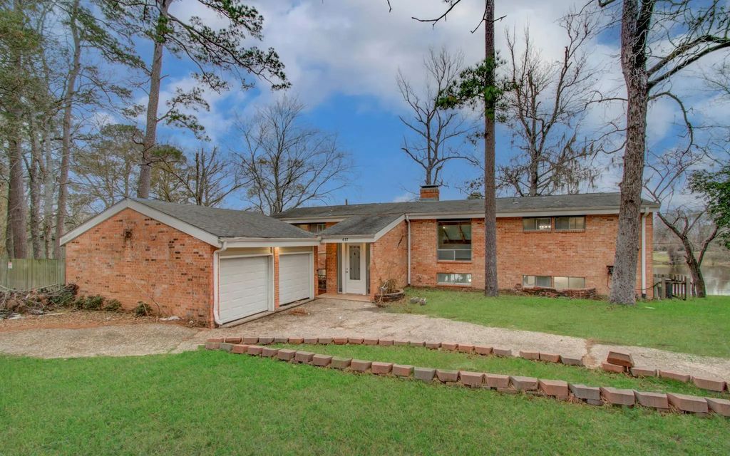 417 Brook Hollow Drive, Conroe