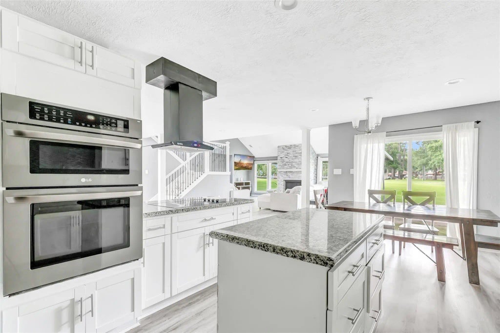 1746 Cloister Drive 33, Crosby