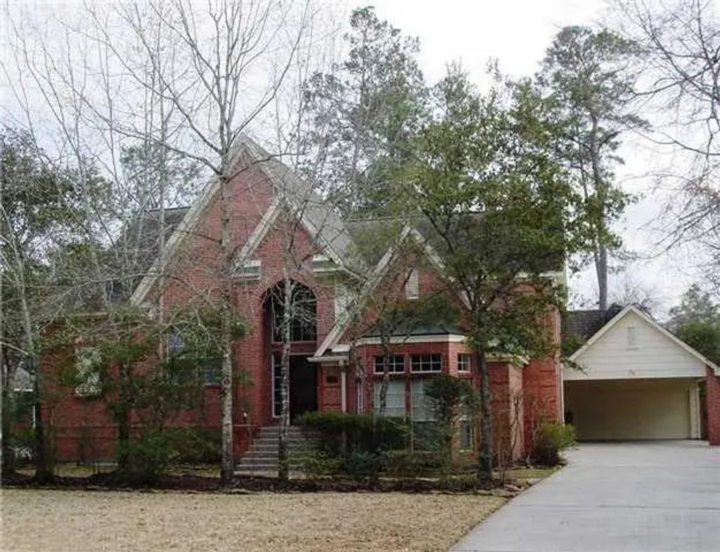 18 Crescent View Court, The Woodlands