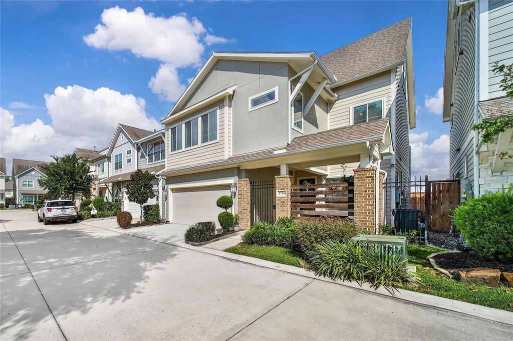 8710 Strongoak Lane, Houston