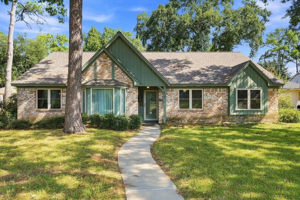 8126 Middlebury Lane, Houston