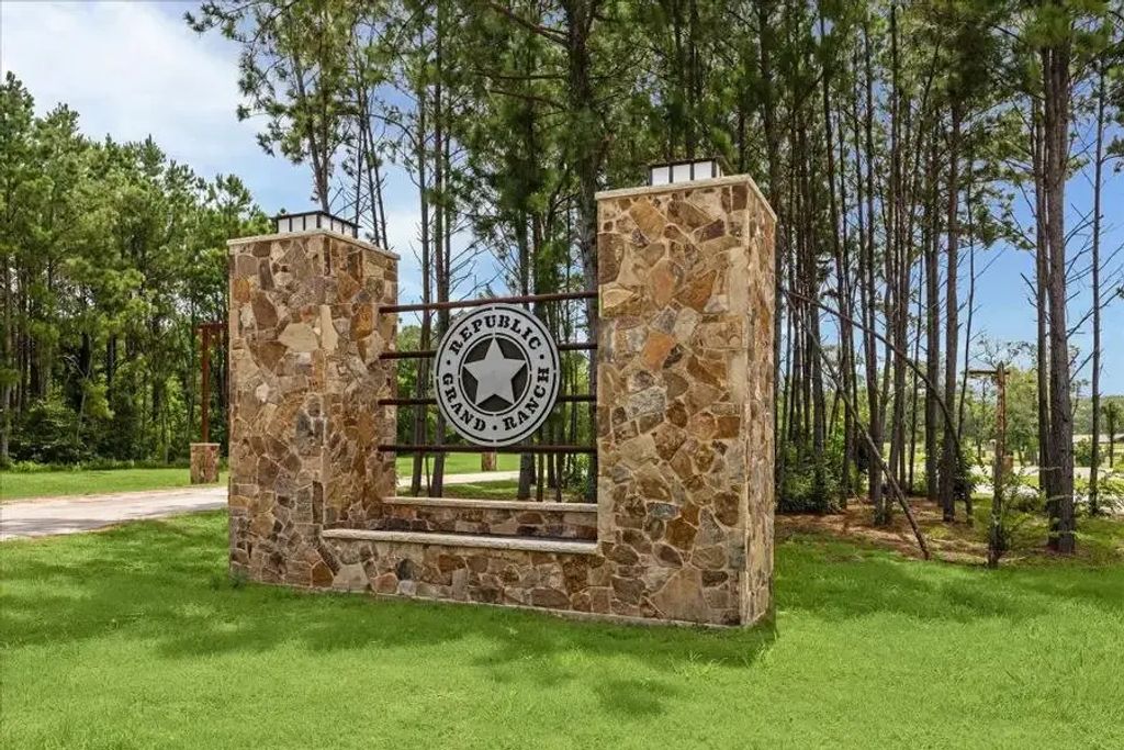 15648 Cricket Creek Court, Willis