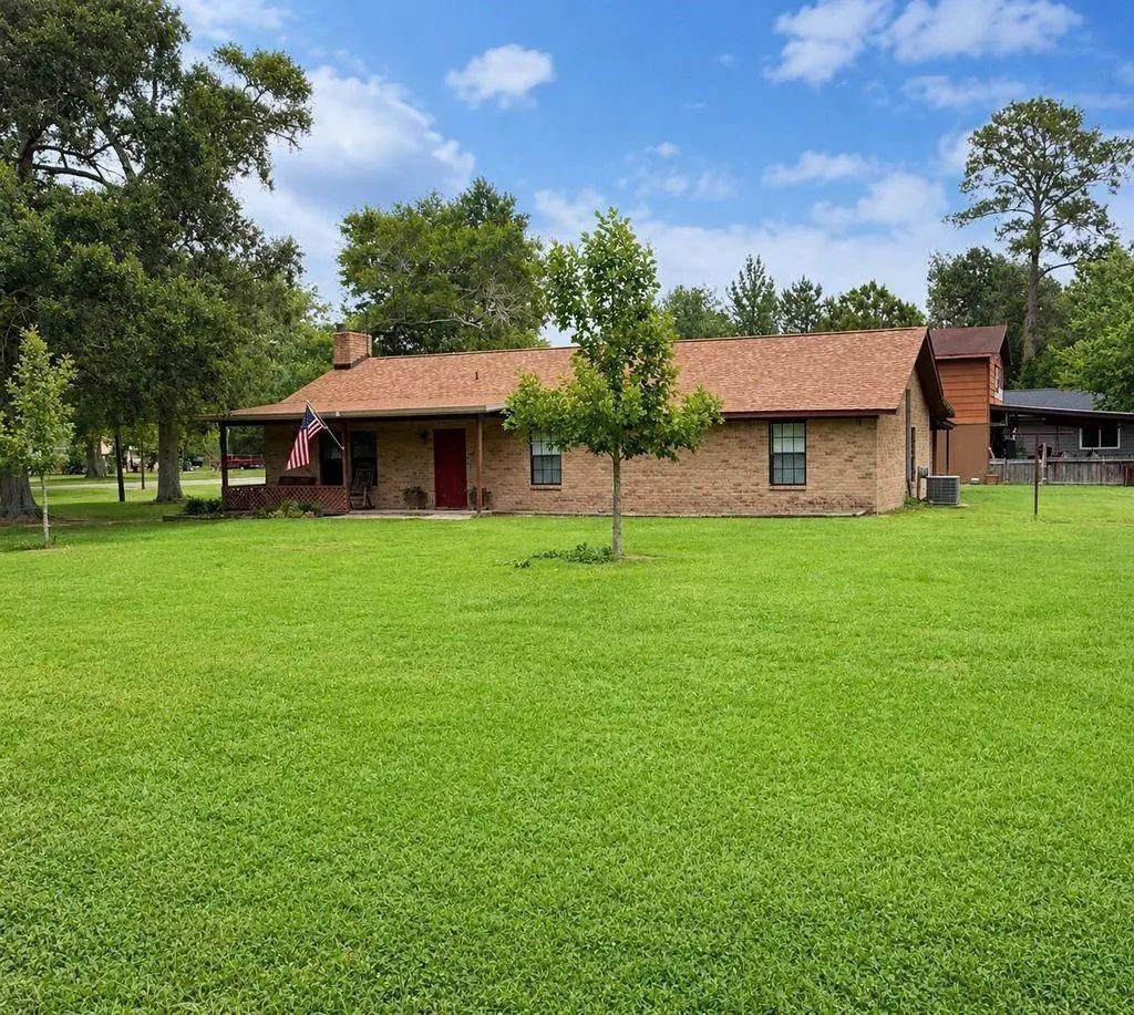 4902 Magnolia Lane, Old River-Winfree