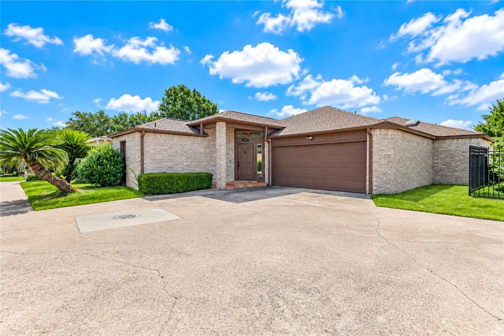 1516 Beaconshire Road, Houston