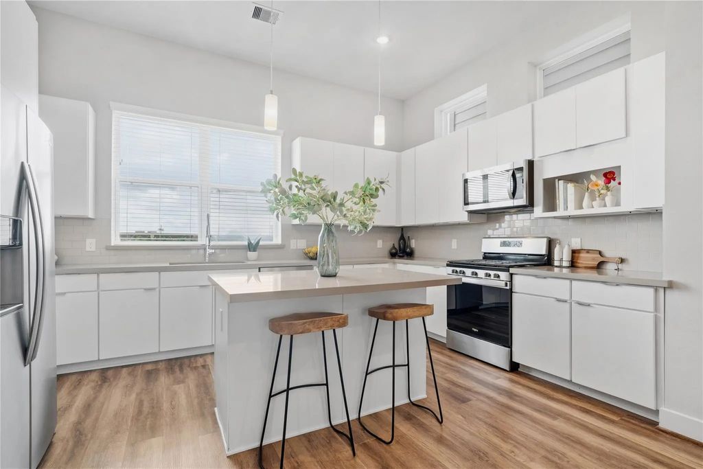 1254 N Post Oak Road A, Houston