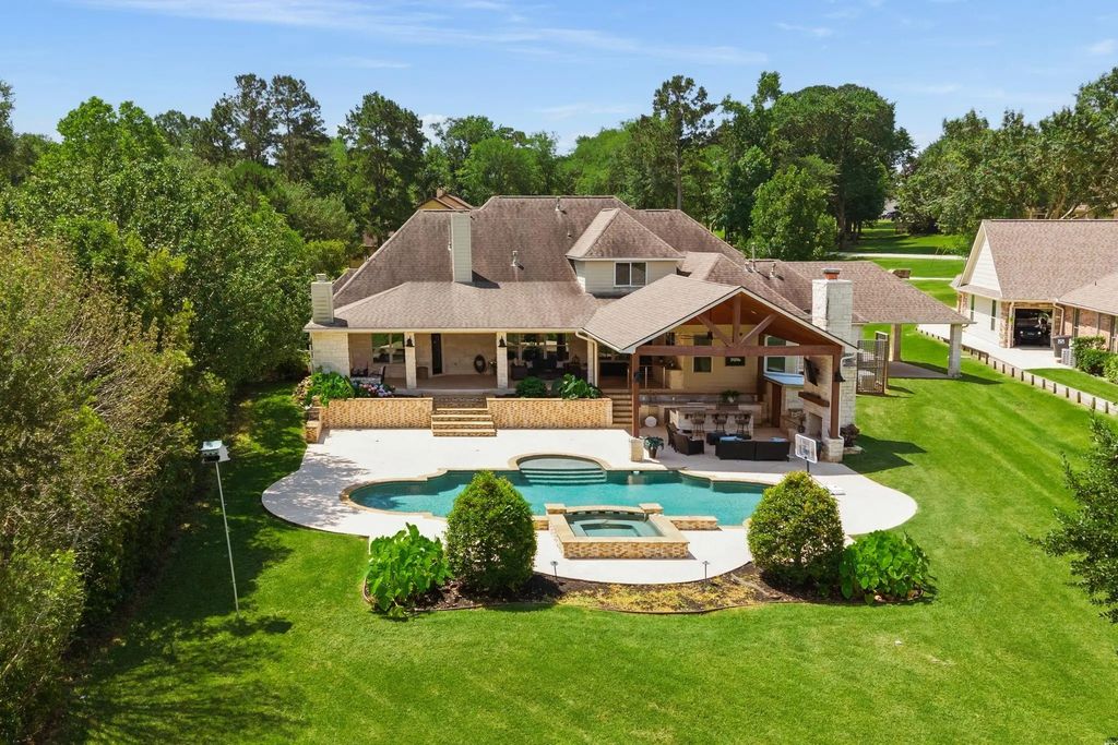 13907 Jbk Memorial Drive, Willis