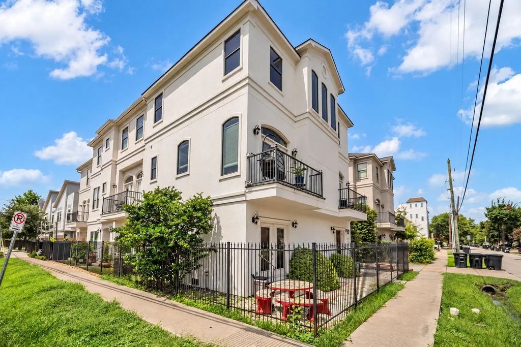 5501 Petty Street, Houston