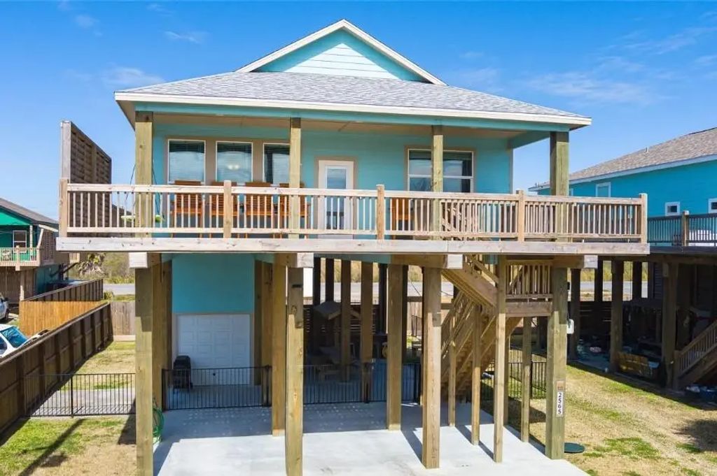 2565 Palm Drive, Crystal Beach