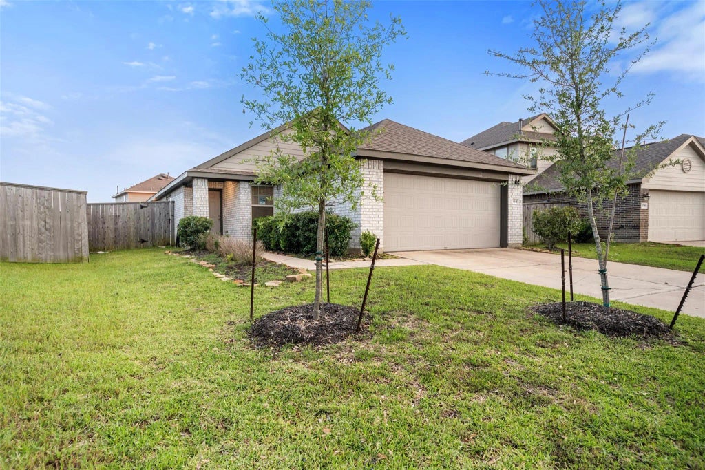 14534 Broadbury Pond Road, Rosharon