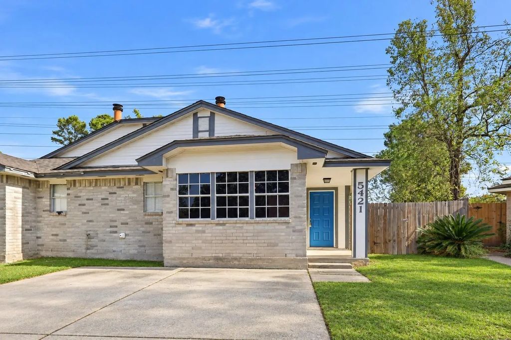5421 Diane Court, Spring
