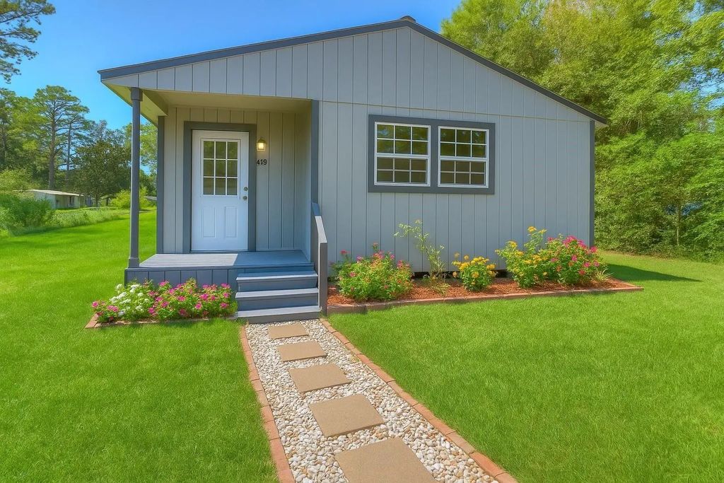 415 E Sherwood Drive, Livingston
