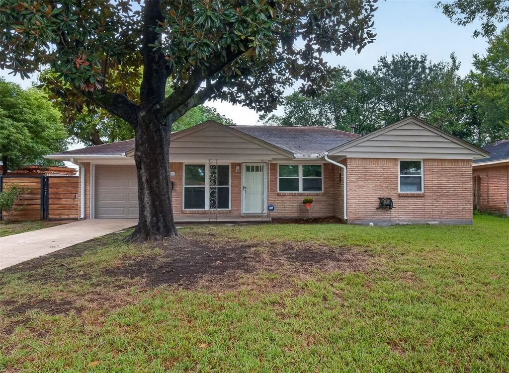 11227 Greenwillow Street, Houston