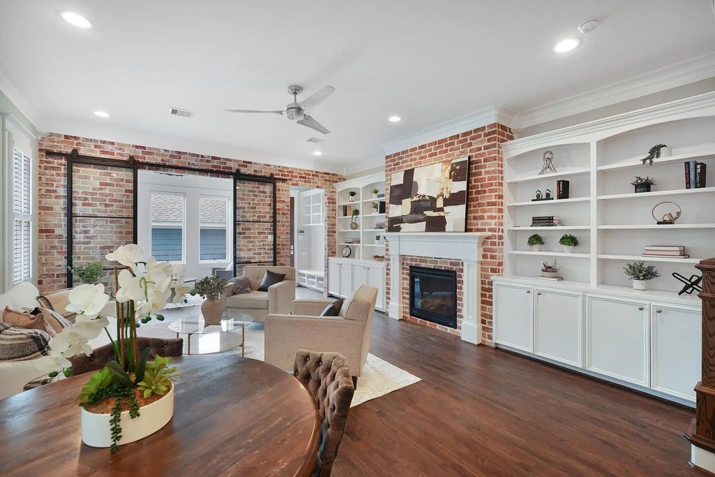 537 W 22nd St, Houston