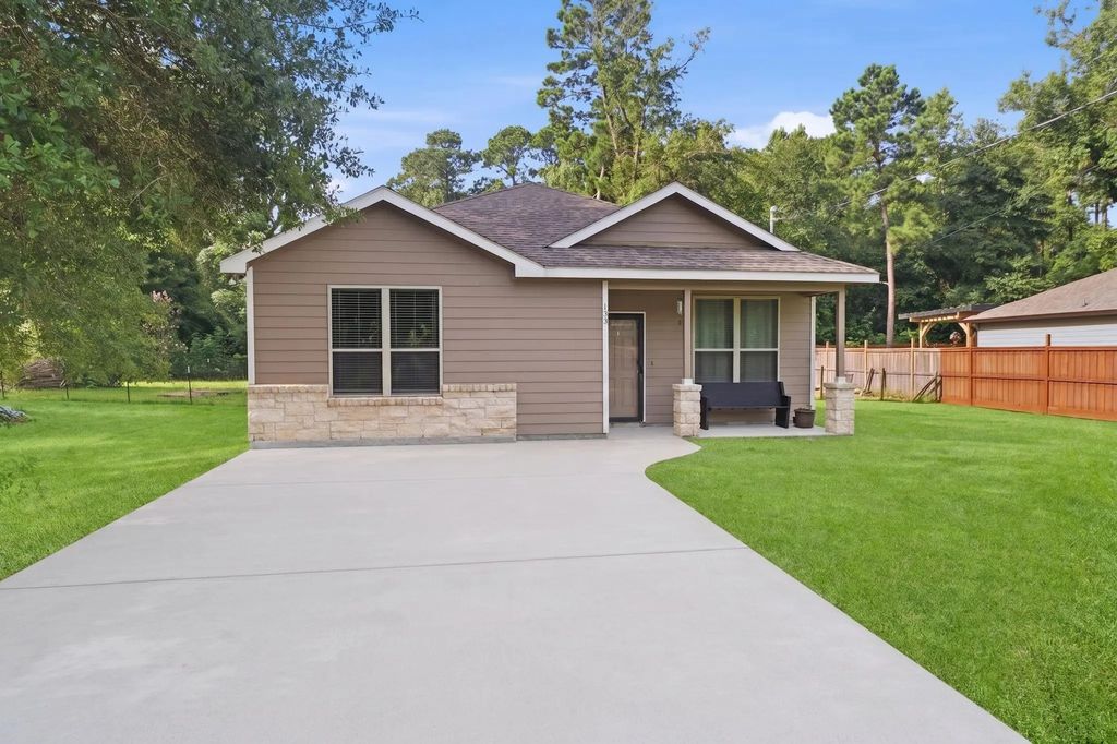 123 Town And Country Road, Huntsville