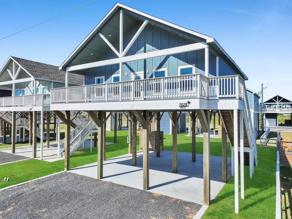 1028 Sunset Circle W, Crystal Beach