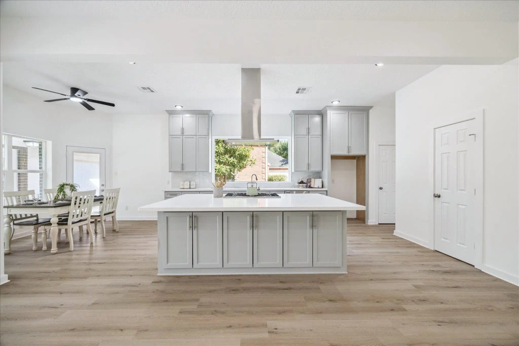 3303 Vista Lake Drive, Sugar Land