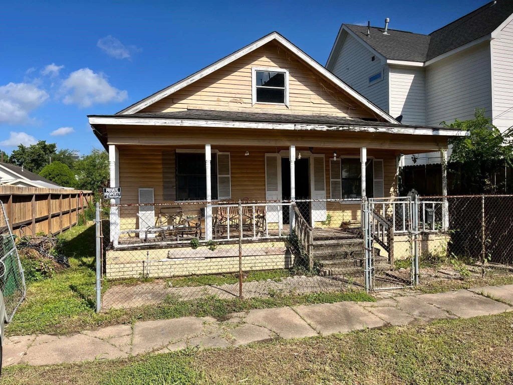 217 N Everton Street, Houston