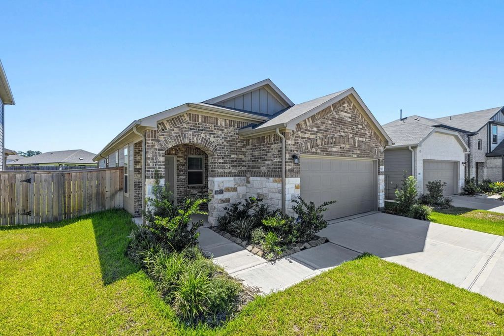 15222 Canyon Rapids Road, Conroe