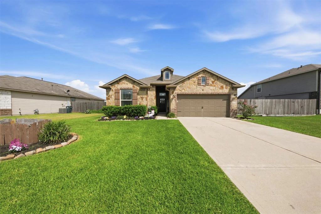 213 White Wing Lane, Sealy