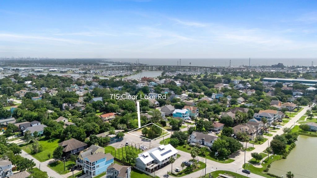 715 Clear Lake Road, Clear Lake Shores