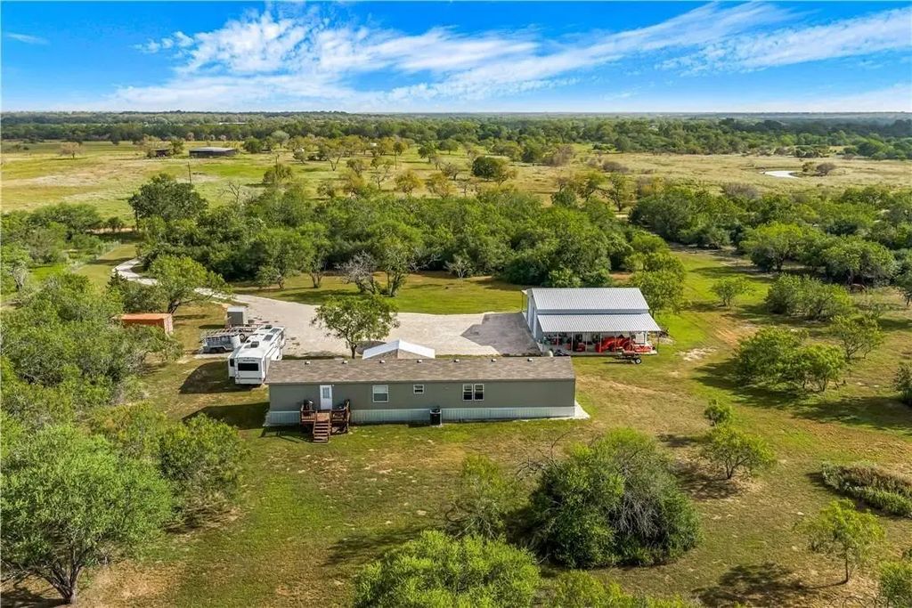 1455 Rainbow Road, Cuero
