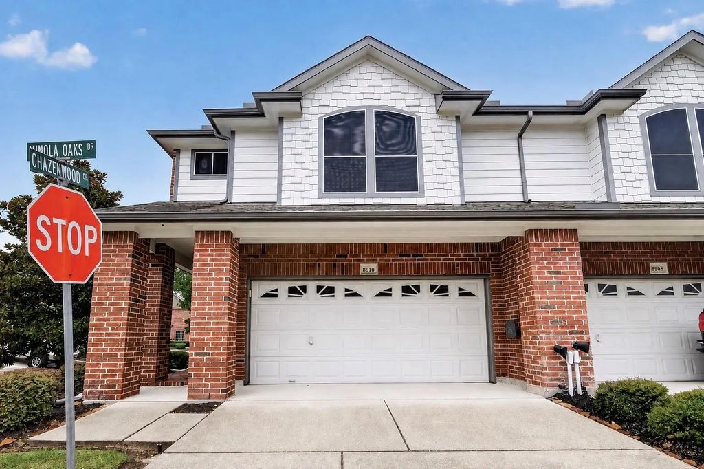 8910 Minola Oaks Drive, Houston